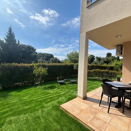 Apartment Punta Premantura E With Garden エクステリア 写真