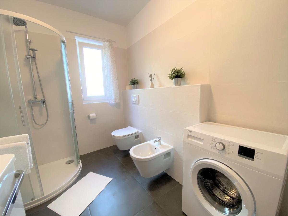Apartment Punta Premantura E With Garden エクステリア 写真