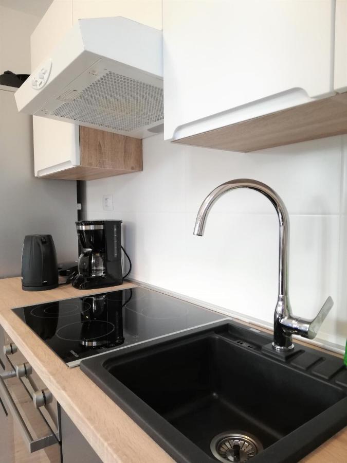 Apartment Punta Premantura E With Garden エクステリア 写真