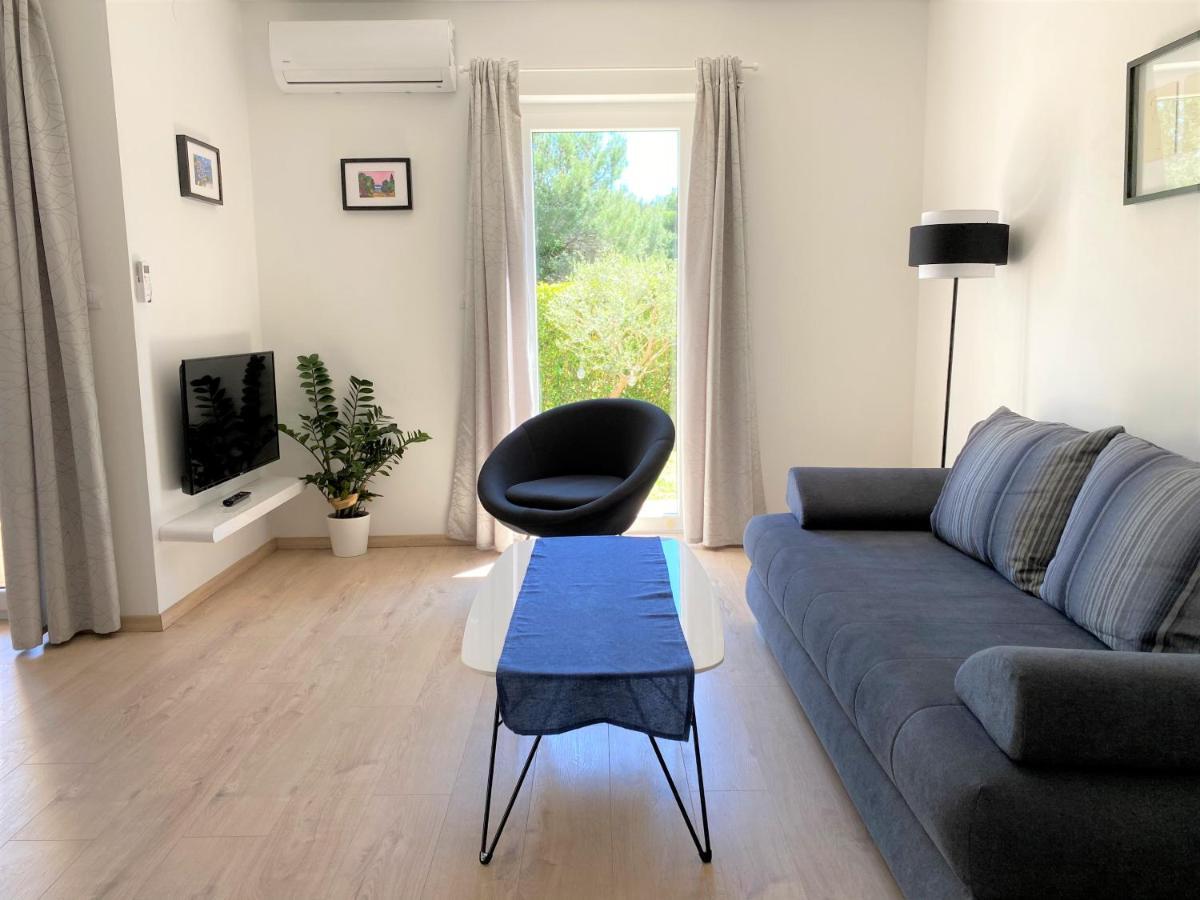 Apartment Punta Premantura E With Garden エクステリア 写真