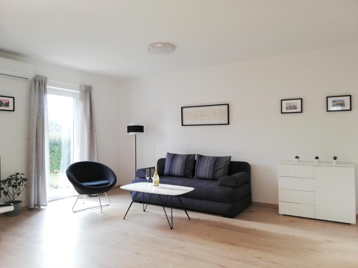 Apartment Punta Premantura E With Garden エクステリア 写真