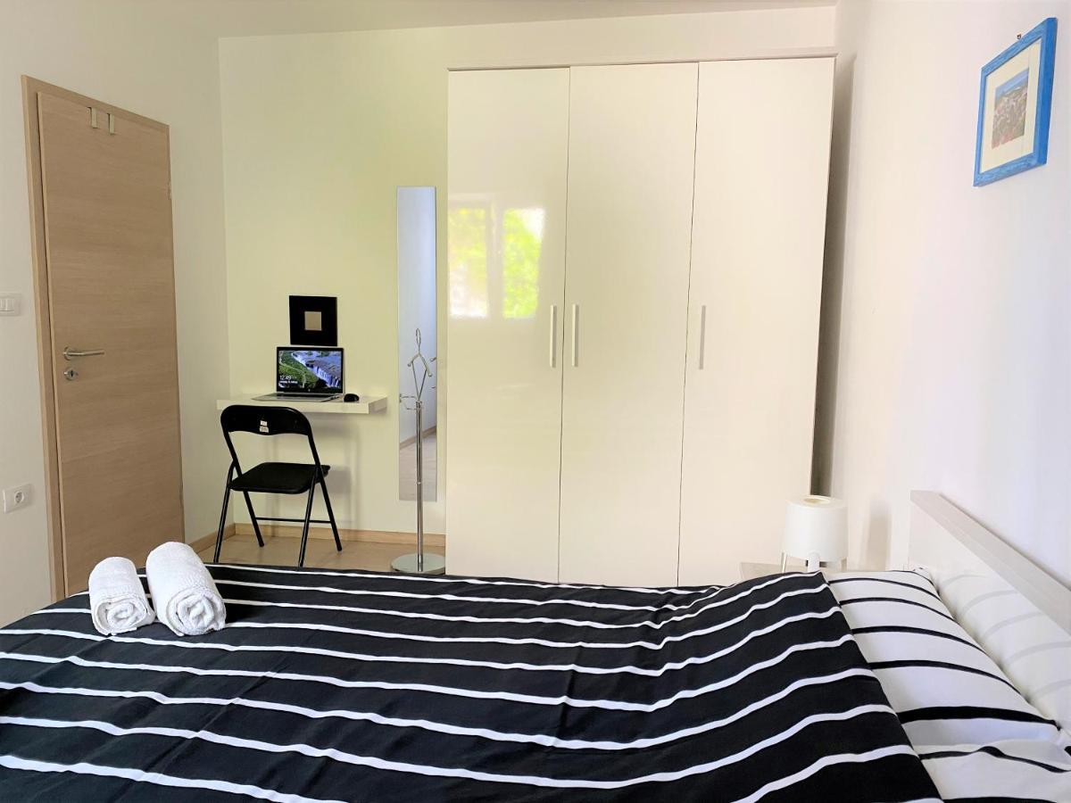 Apartment Punta Premantura E With Garden エクステリア 写真