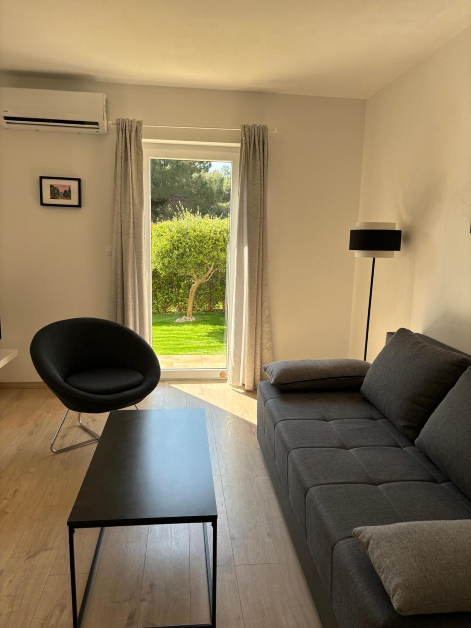 Apartment Punta Premantura E With Garden エクステリア 写真