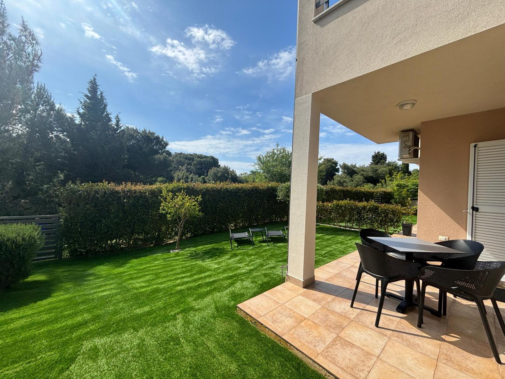 Apartment Punta Premantura E With Garden エクステリア 写真